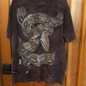 The Mountain Tee with Boa design